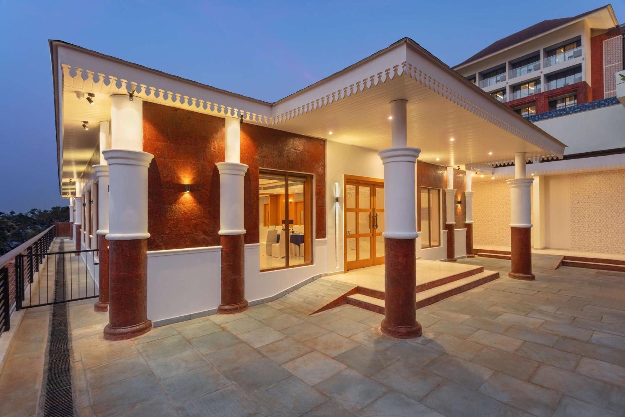 Doubletree By Hilton Goa - Panaji Hotel Exterior foto