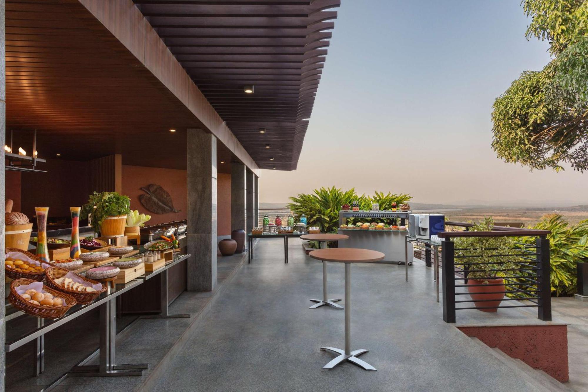 Doubletree By Hilton Goa - Panaji Hotel Exterior foto