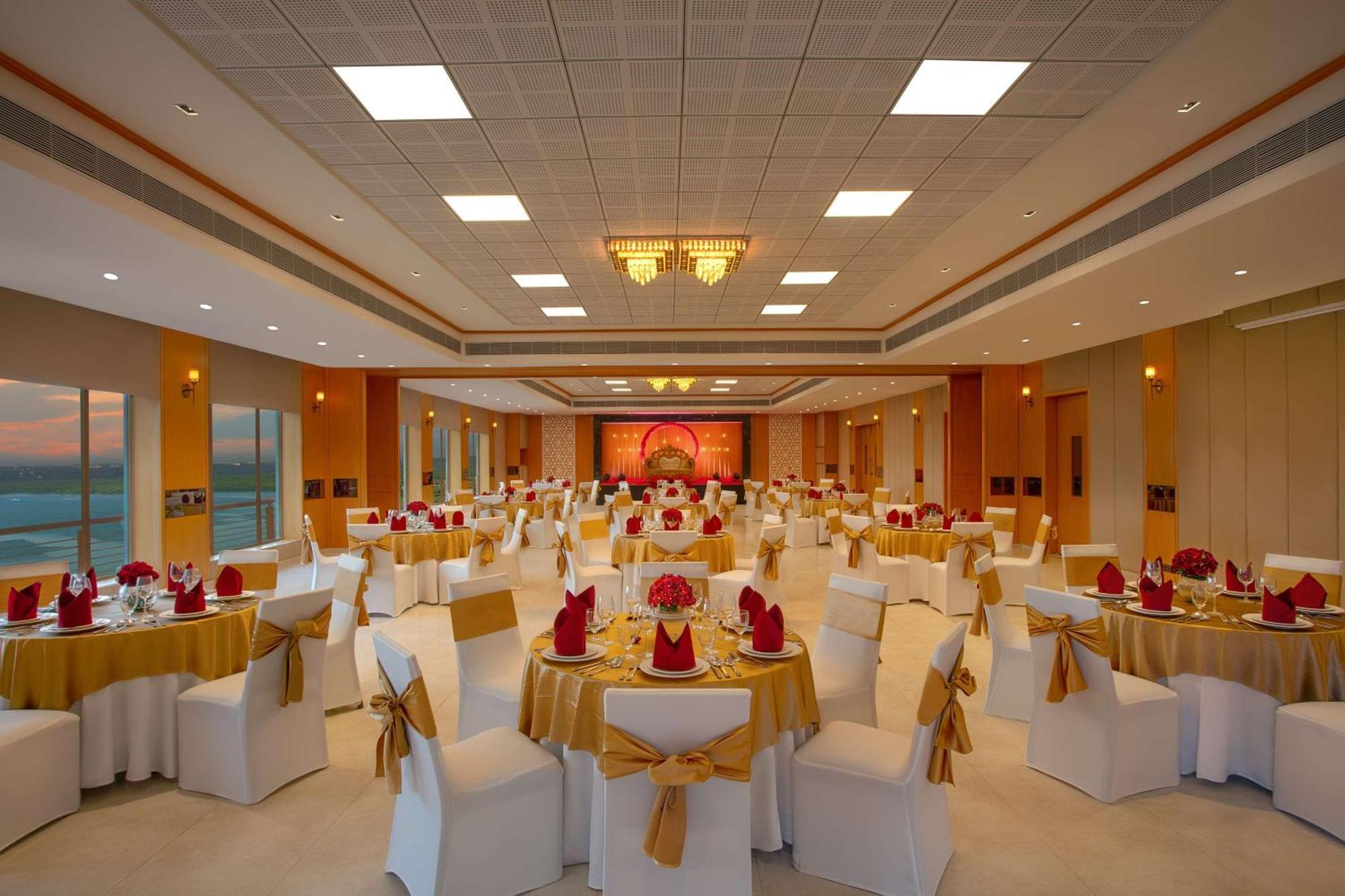 Doubletree By Hilton Goa - Panaji Hotel Exterior foto